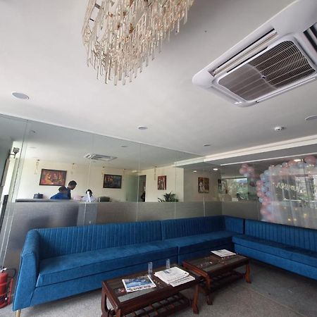 Hotel Rr Galaxy Gurgaon Esterno foto