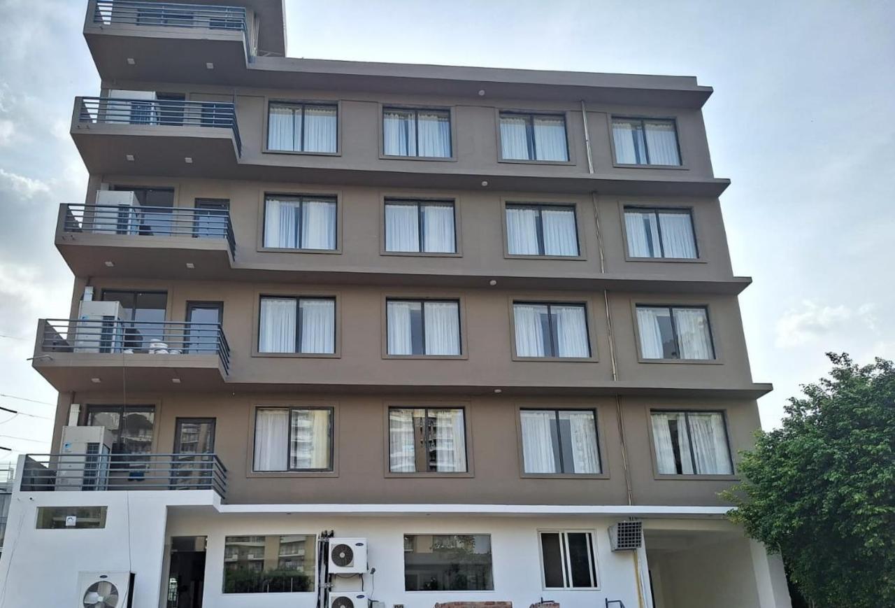 Hotel Rr Galaxy Gurgaon Esterno foto