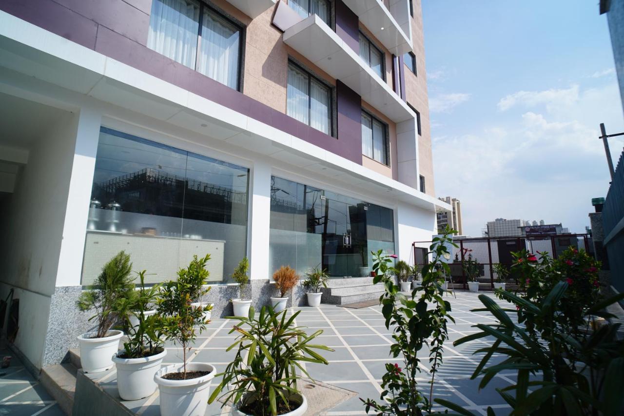 Hotel Rr Galaxy Gurgaon Esterno foto