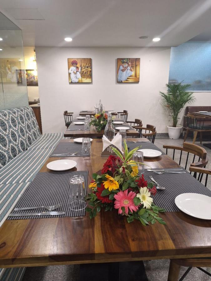 Hotel Rr Galaxy Gurgaon Esterno foto
