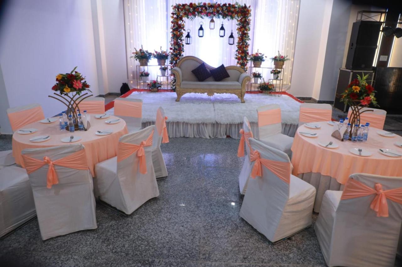 Hotel Rr Galaxy Gurgaon Esterno foto