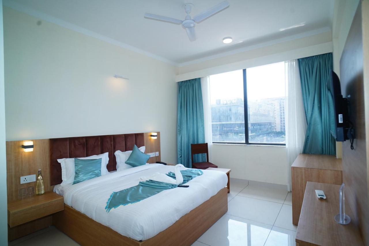 Hotel Rr Galaxy Gurgaon Esterno foto
