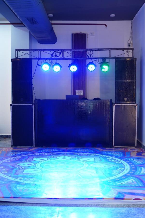 Hotel Rr Galaxy Gurgaon Esterno foto