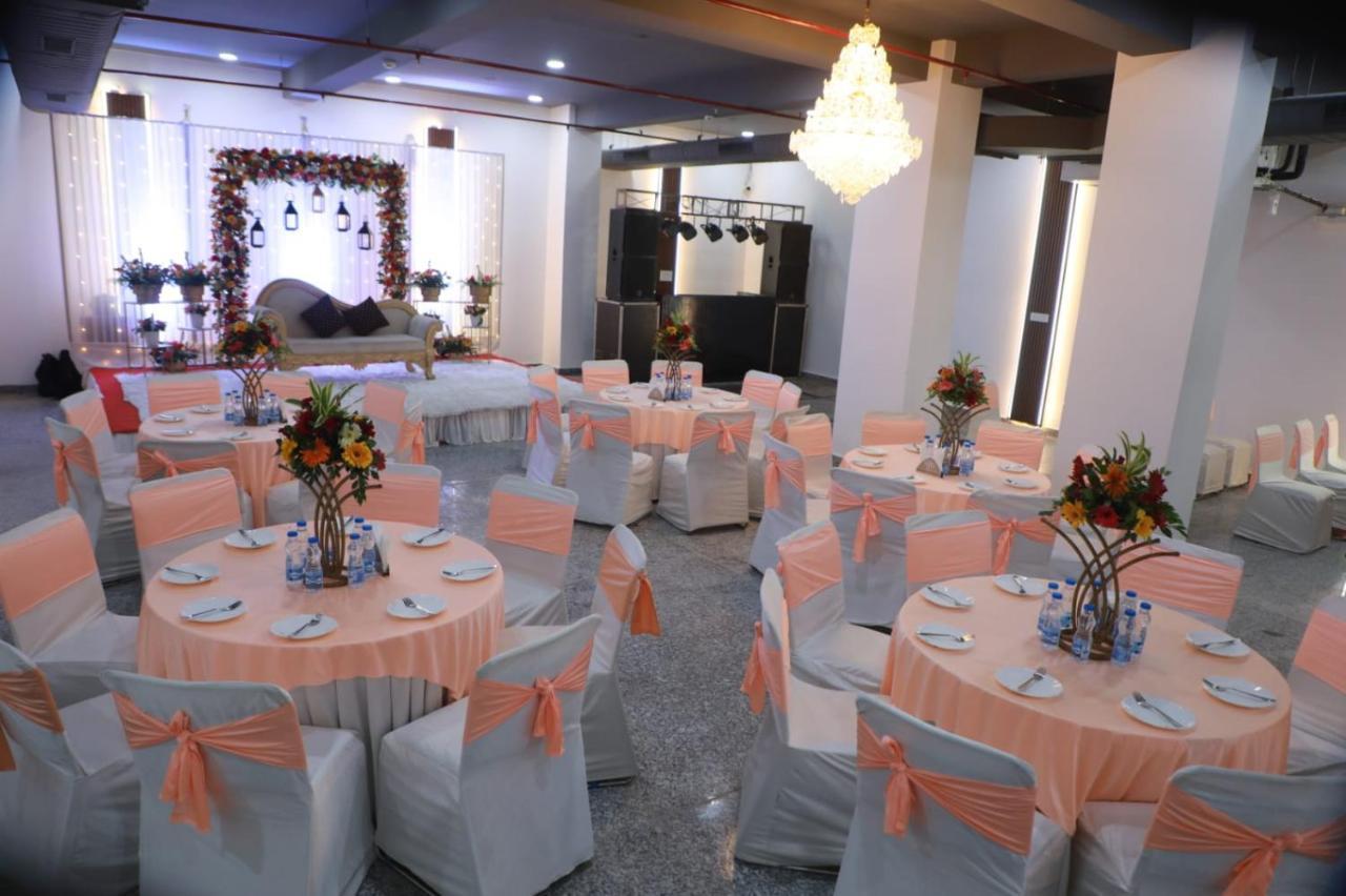 Hotel Rr Galaxy Gurgaon Esterno foto