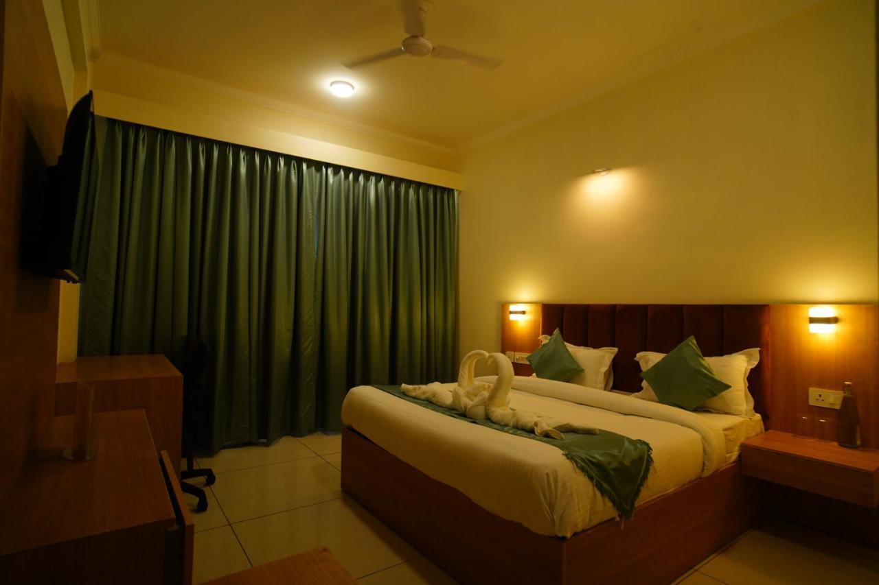 Hotel Rr Galaxy Gurgaon Esterno foto
