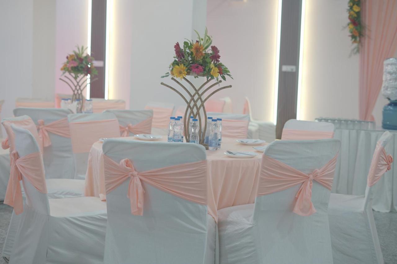 Hotel Rr Galaxy Gurgaon Esterno foto