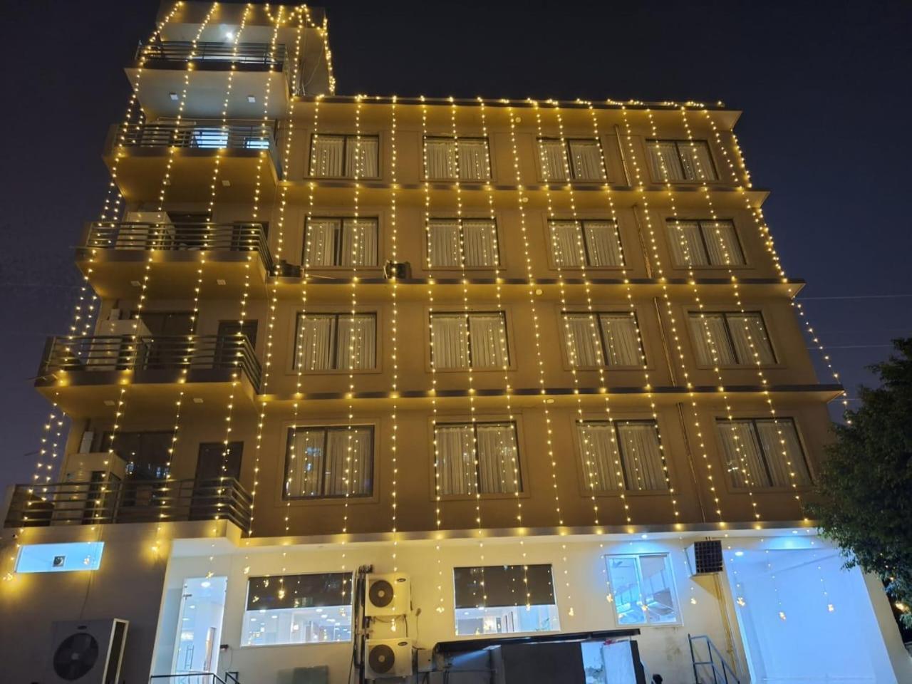 Hotel Rr Galaxy Gurgaon Esterno foto