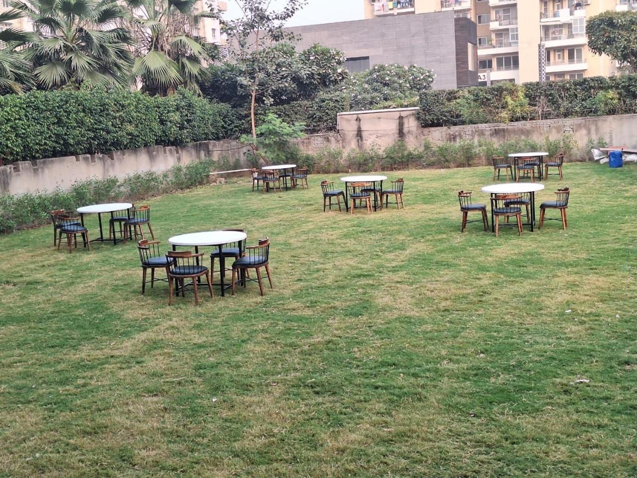 Hotel Rr Galaxy Gurgaon Esterno foto