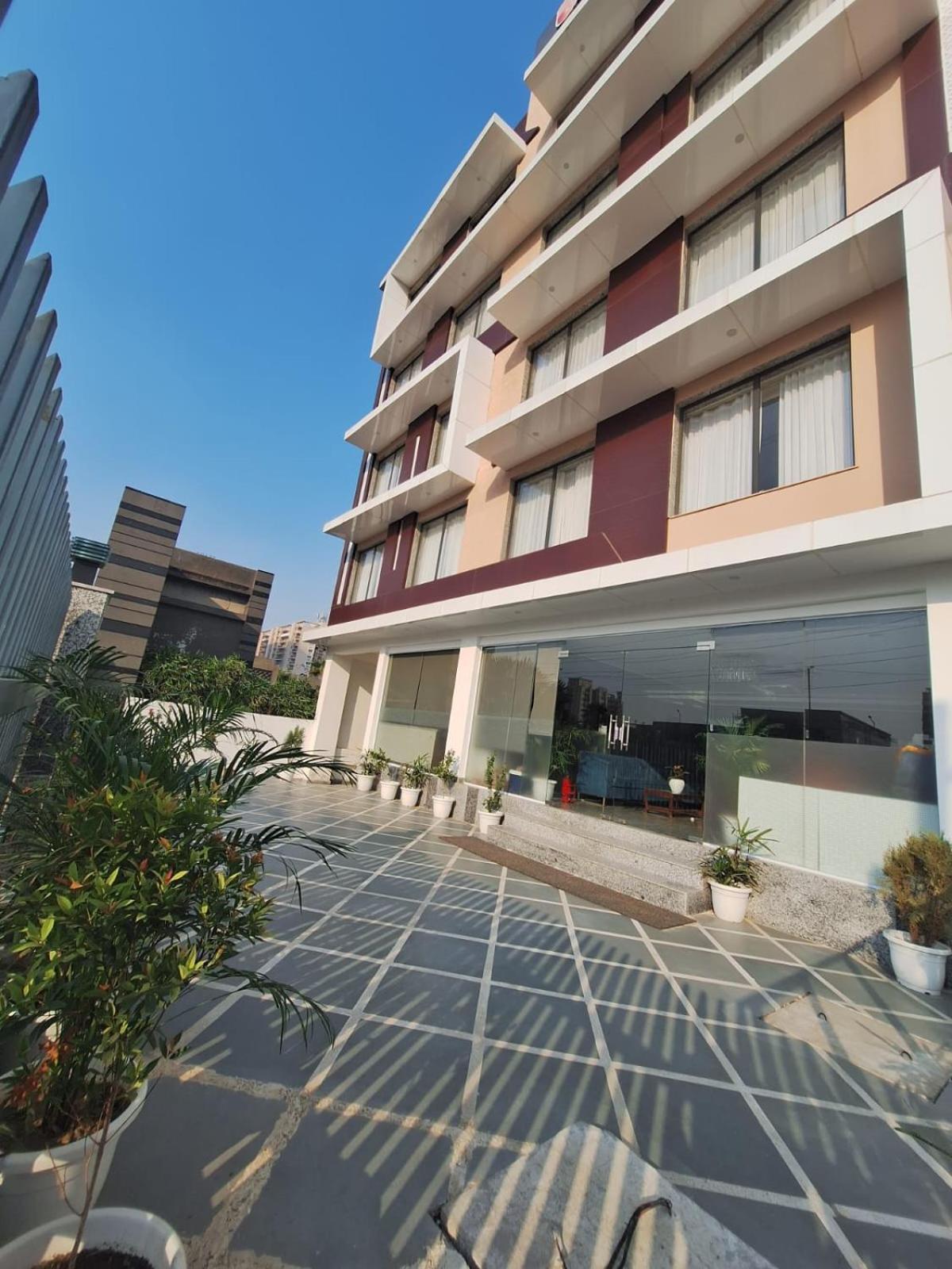 Hotel Rr Galaxy Gurgaon Esterno foto