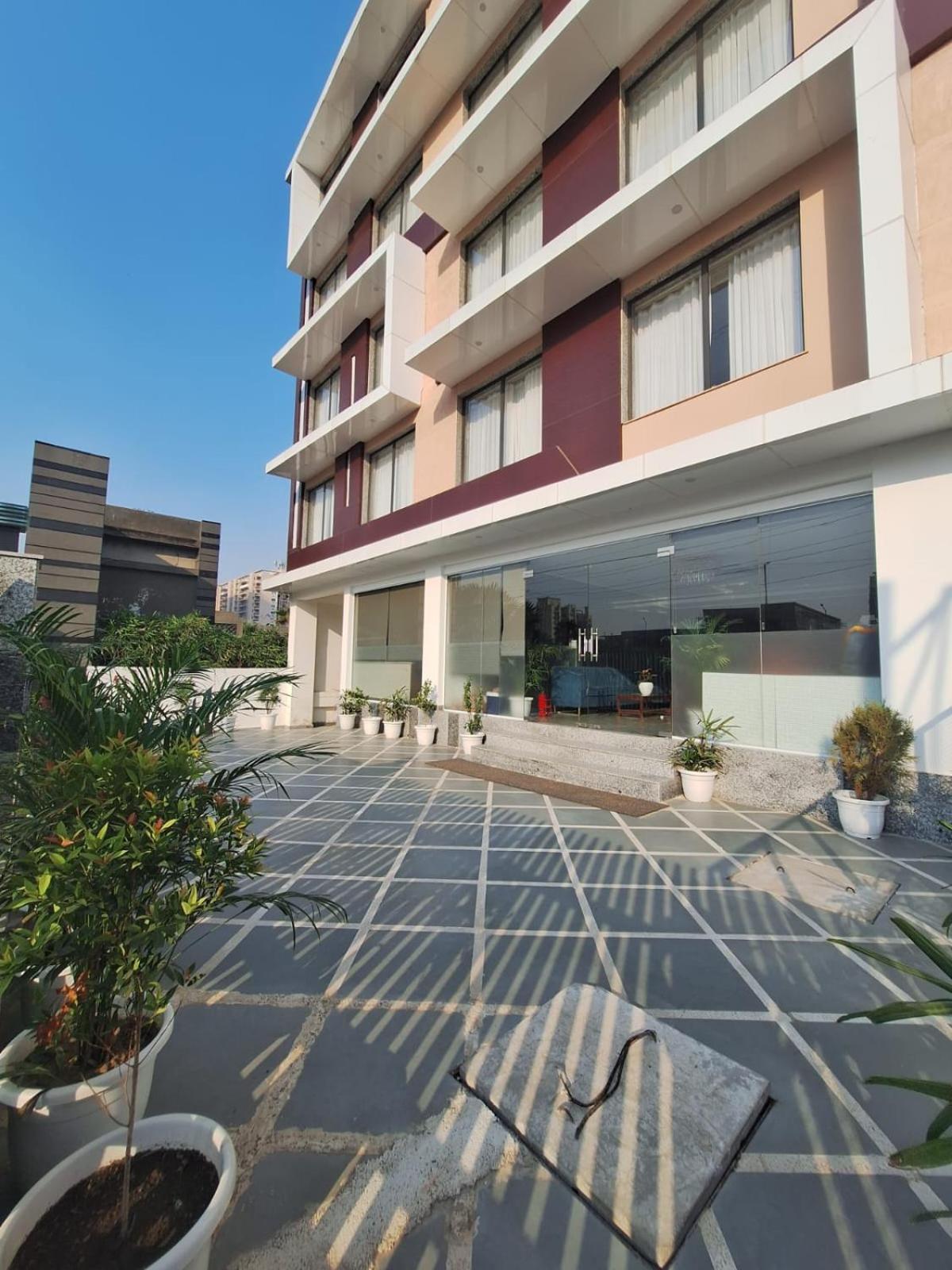Hotel Rr Galaxy Gurgaon Esterno foto