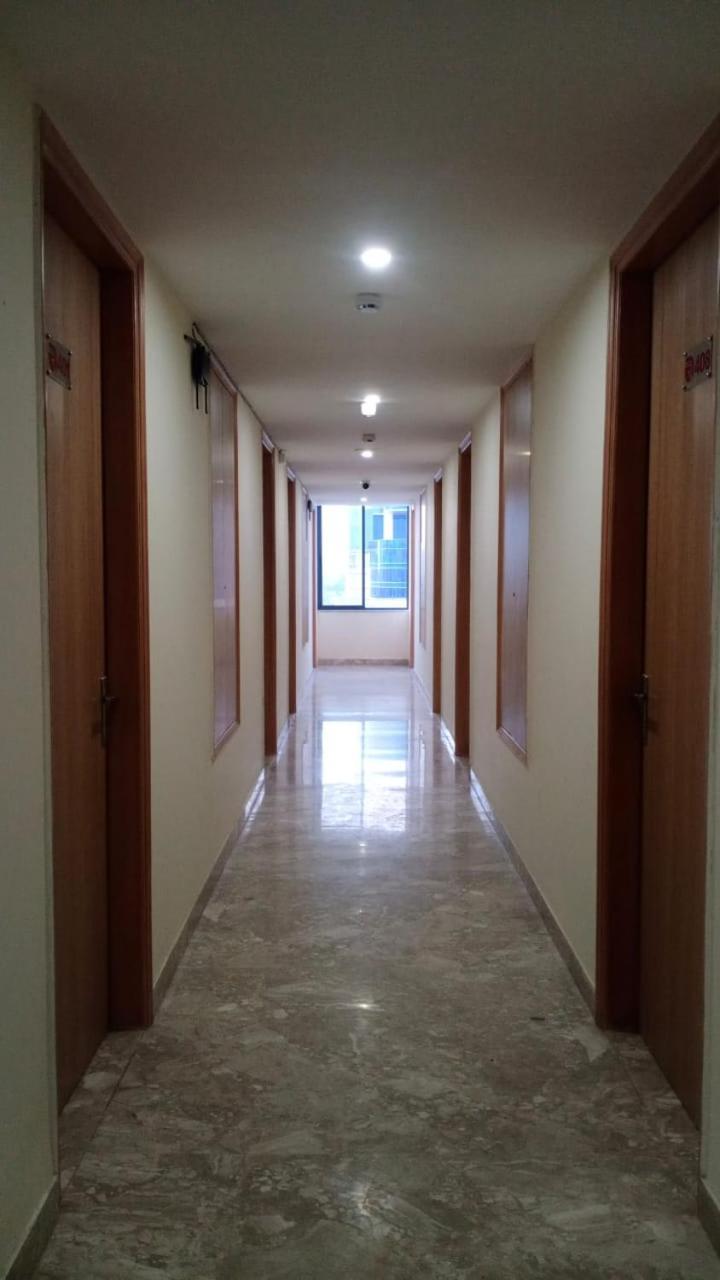 Hotel Rr Galaxy Gurgaon Esterno foto