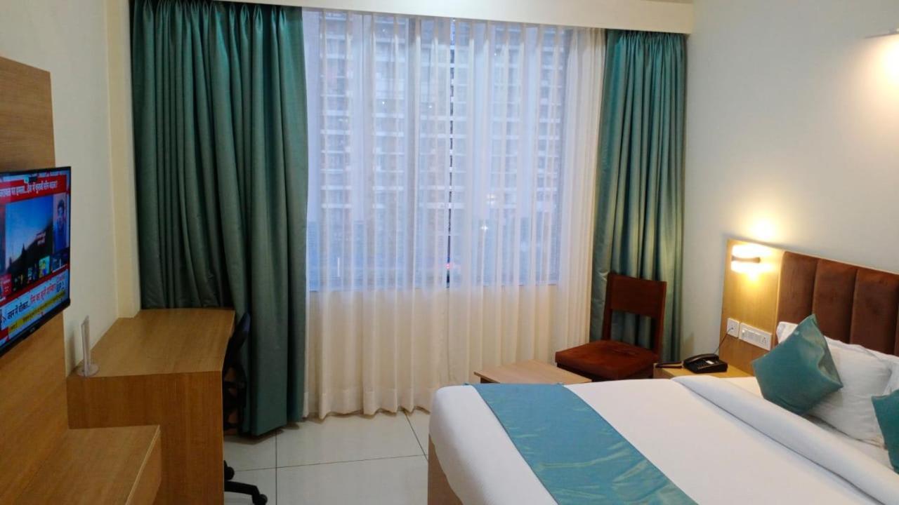Hotel Rr Galaxy Gurgaon Esterno foto