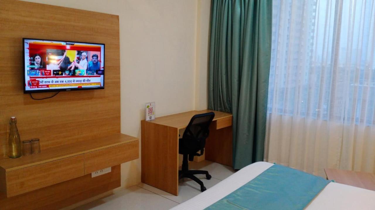 Hotel Rr Galaxy Gurgaon Esterno foto