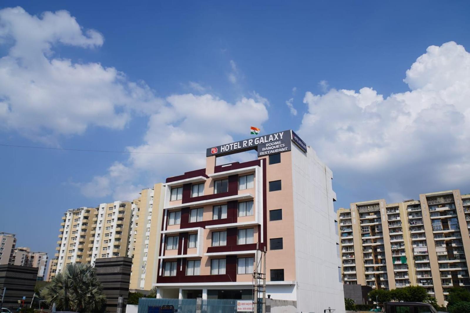 Hotel Rr Galaxy Gurgaon Esterno foto