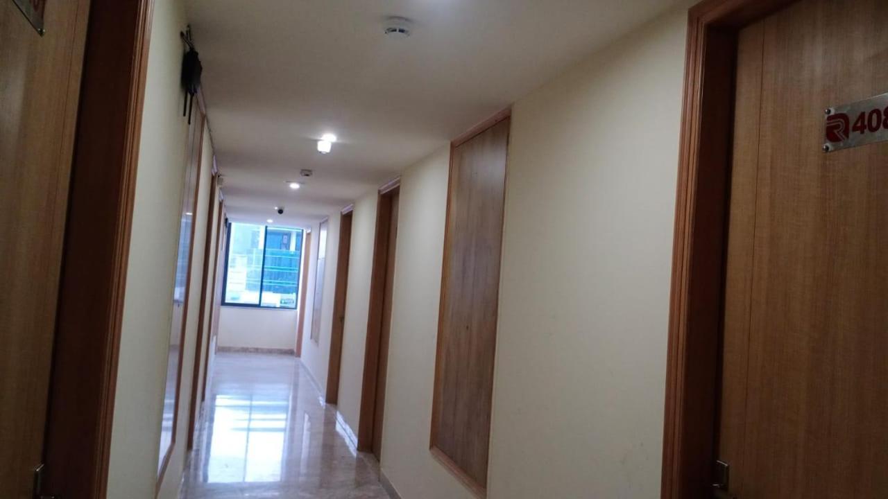 Hotel Rr Galaxy Gurgaon Esterno foto