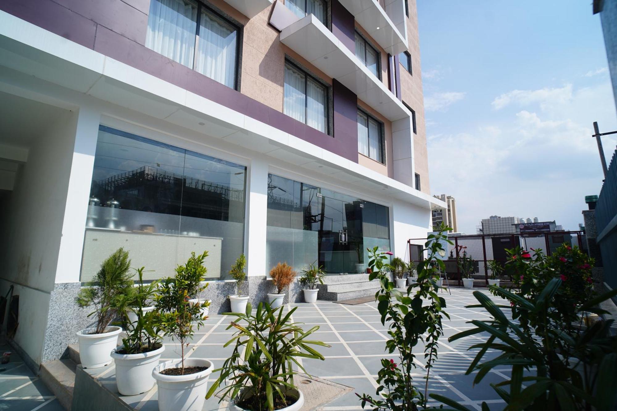 Hotel Rr Galaxy Gurgaon Esterno foto