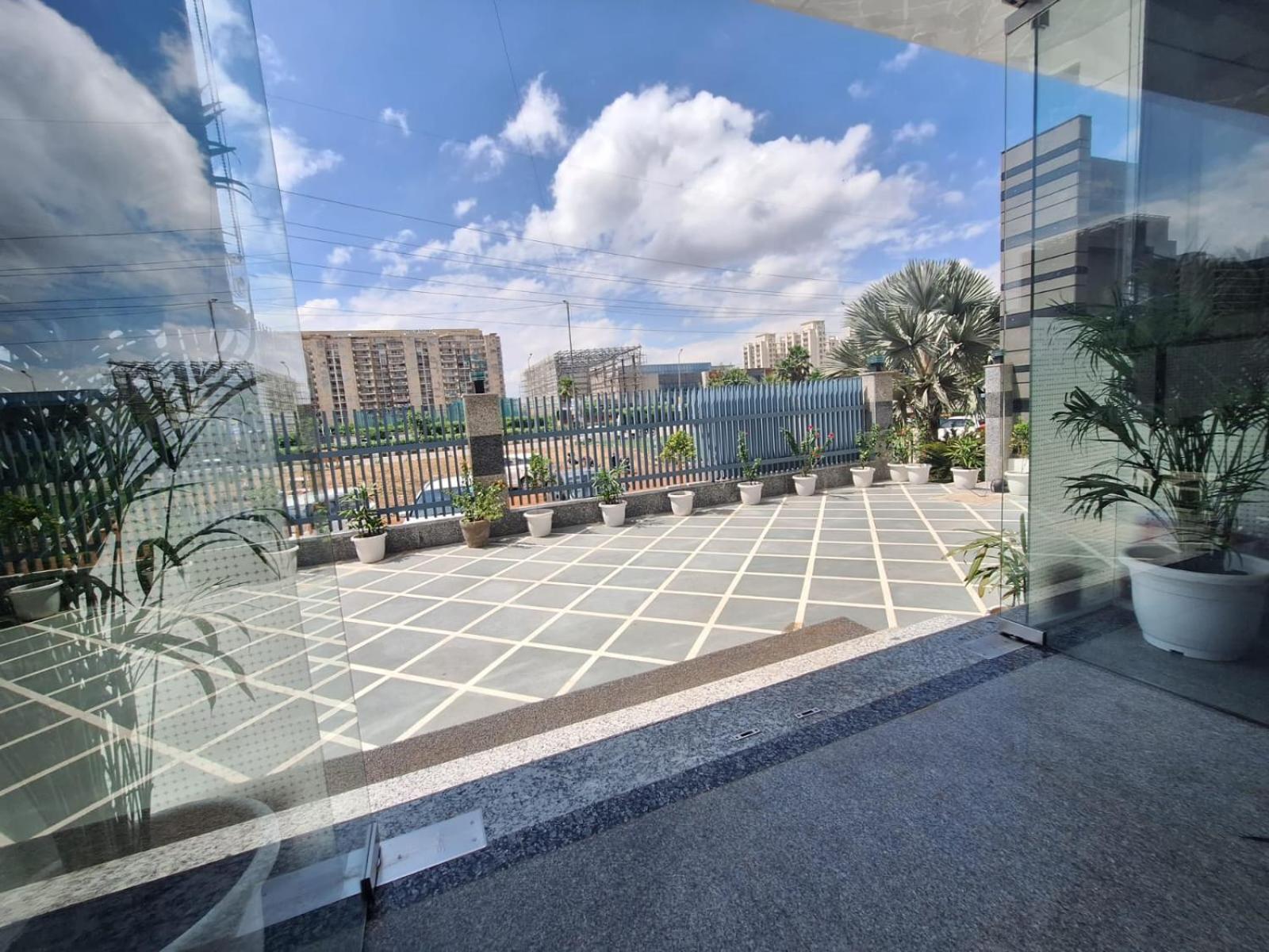 Hotel Rr Galaxy Gurgaon Esterno foto