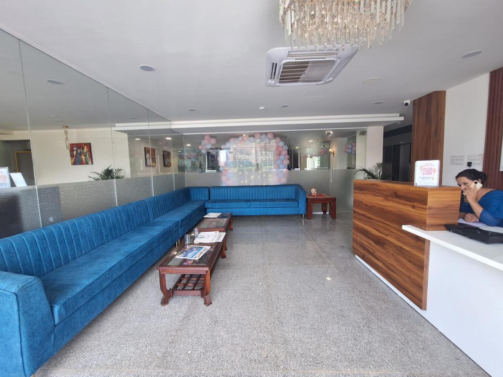Hotel Rr Galaxy Gurgaon Esterno foto