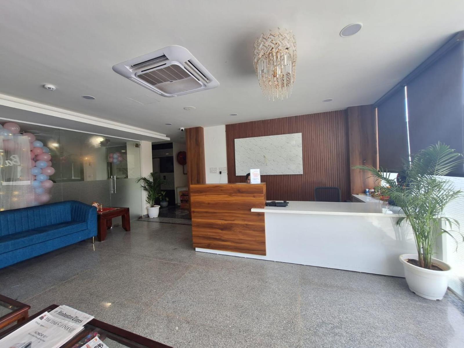 Hotel Rr Galaxy Gurgaon Esterno foto
