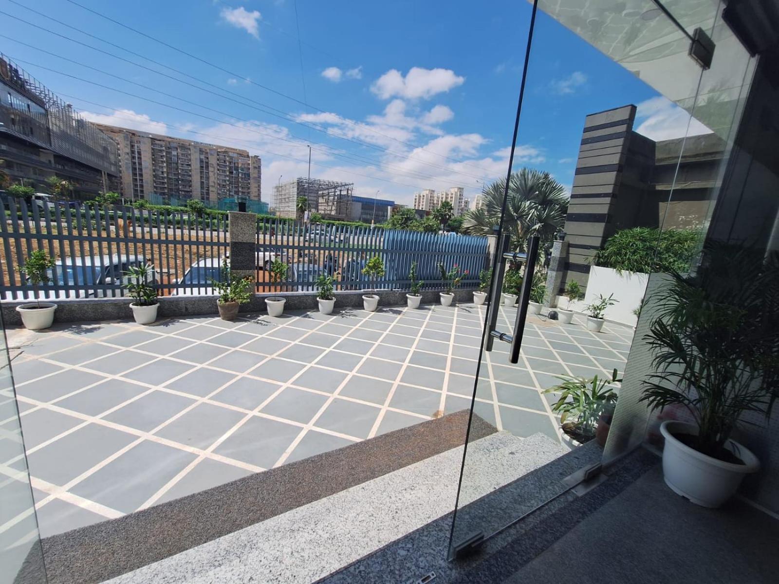 Hotel Rr Galaxy Gurgaon Esterno foto