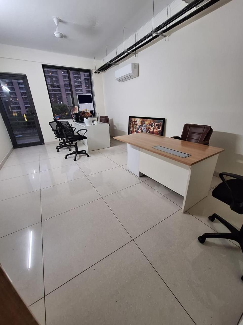 Hotel Rr Galaxy Gurgaon Esterno foto